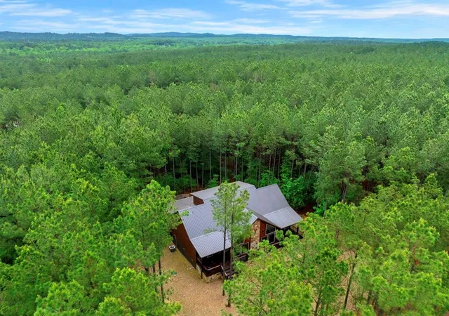 Photo 4 of Single family home for sale at 138 Lost Crk Trl, Broken Bow, OK 74728 | MLS# 1226025 | Listing updated on 2026-08-04