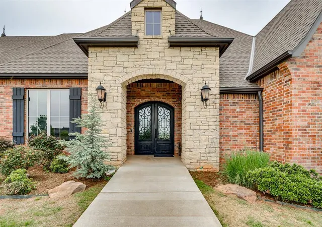 2nd image of 10901 Secretariat Dr, Mustang, OK 73064 | MLS# 1226038