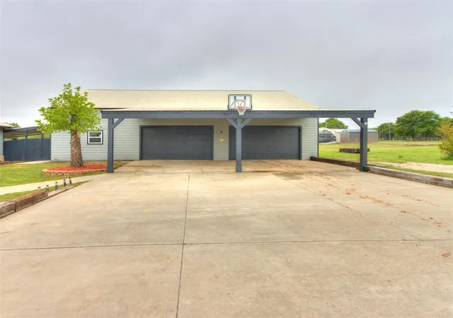 3rd image of 202 S Pottawatomie Rd, Harrah, OK 73045 | MLS# 1226040