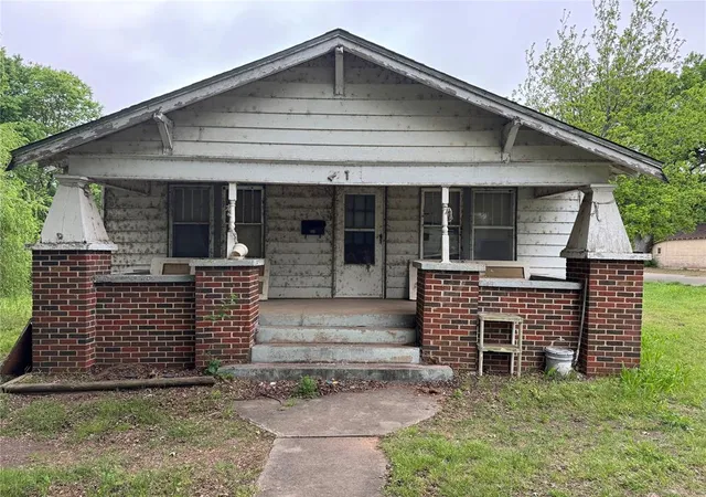 Homes for sale in Tonkawa, OK | 201 S 12th St, Tonkawa, OK 74653 | MLS# 1226057