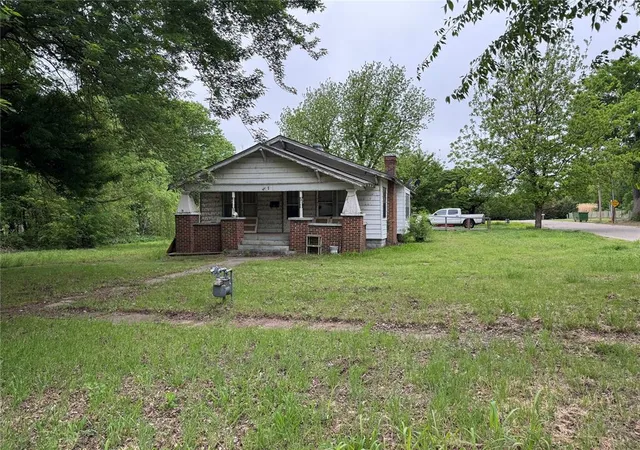 Photo 3 of Single family home for sale at 201 S 12th Street, Tonkawa, OK 74653 | MLS# 1226057 | Listing updated on 2026-06-03