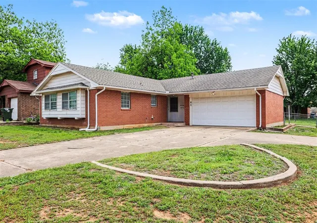 Homes for sale in Oklahoma City, OK | 812 Rolling Meadows Blvd, Oklahoma City, OK 73110 | MLS# 1226066