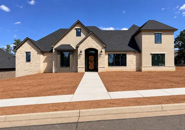 Single family home for sale at 3024 Fountain Crk Dr, Edmond, OK 73034 | MLS# 1226091