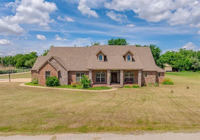 Photo 1 of Single Family Residence at 327 N Ash St, Crescent, OK 73028 | MLS# 1226116 | | Sold on 2026-06-26