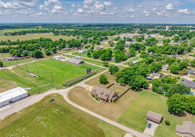 Photo 4 of Single Family Residence at 327 N Ash St, Crescent, OK 73028 | MLS# 1226116 | | Sold on 2026-06-26