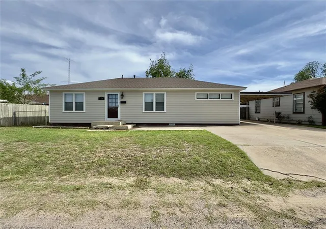 Homes for sale in Mangum, OK | 220 E Van Buren St, Mangum, OK 73554 | MLS# 1226119