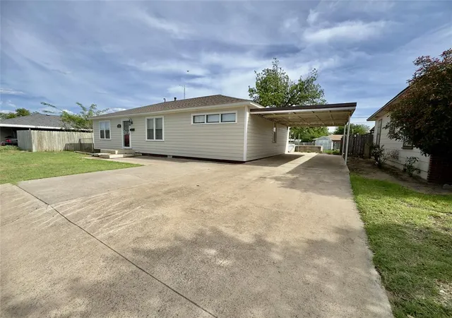 Homes for sale in Mangum, OK | 220 E Van Buren St, Mangum, OK 73554 | MLS# 1226119