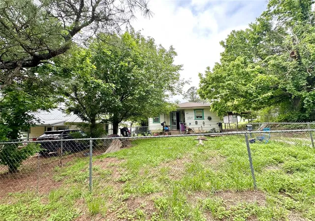Photo 2 of Single family home for sale at 804 S Pottenger Ave, Shawnee, OK 74801 | MLS# 1226155 | Listing updated on 2026-04-26