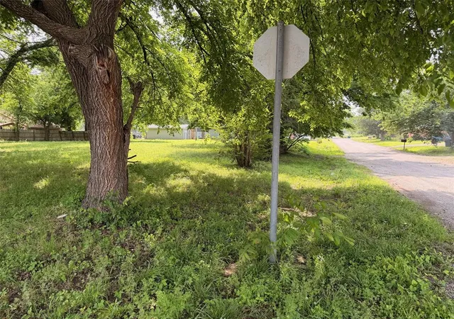 Homes for sale in Wynnewood, OK | 509 E Chickasaw St, Wynnewood, OK 73098 | MLS# 1226160