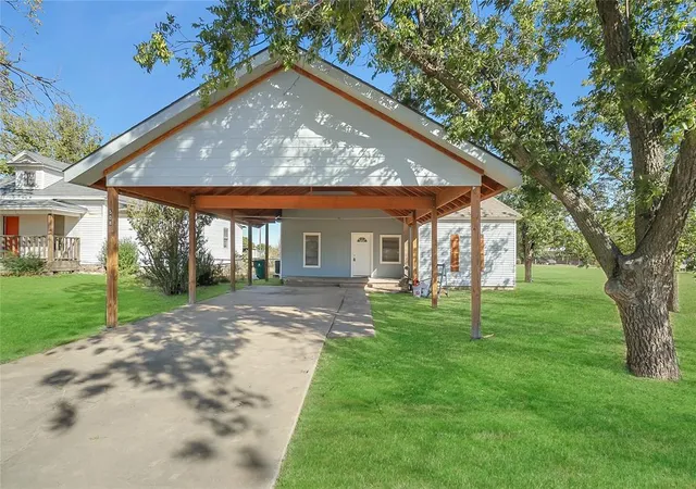 Homes for sale in Granite, OK | 508 N Elm, Granite, OK 73547 | MLS# 1226187