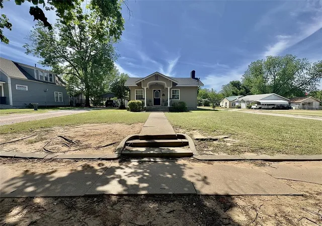Homes for sale in Mangum, OK | 513 N Okla Ave, Mangum, OK 73554 | MLS# 1226207