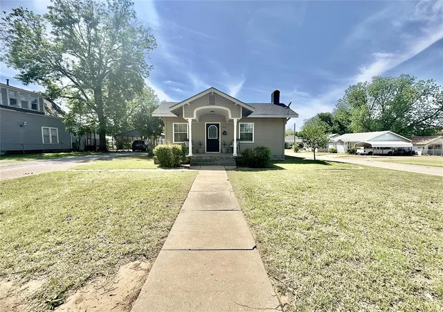 Homes for sale in Mangum, OK | 513 N Okla Ave, Mangum, OK 73554 | MLS# 1226207