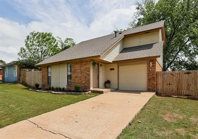 Homes for sale in Noble, OK | 1012 Redstone Dr, Noble, OK 73068 | MLS# 1226227
