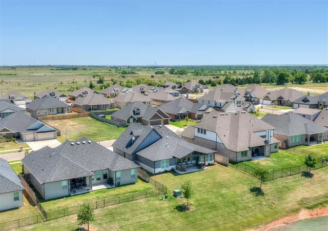 3rd image of 9213 Lupine Rd, Yukon, OK 73099 | MLS# 1226367