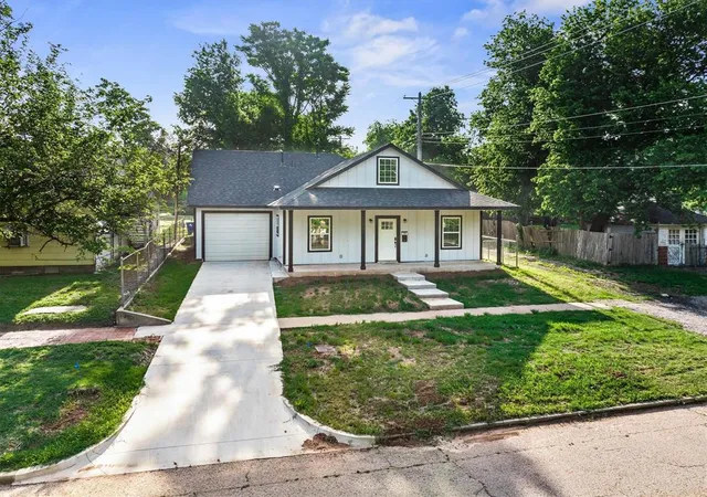 Homes for sale in Guthrie, OK | 310 S Elm St, Guthrie, OK 73044 | MLS# 1226415