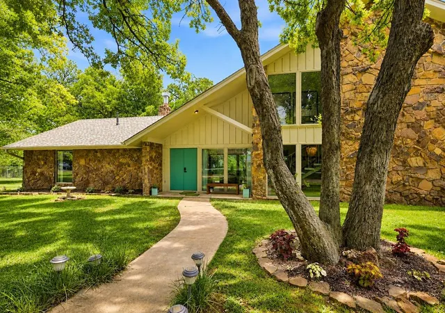 Photo 1 of Single family home for sale at 2904 Arrowhead Dr, Edmond, OK 73013 | MLS# 1226450 | Listing updated on 2026-08-08