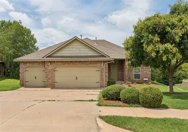 Homes for sale in Edmond, OK | 2613 Green Canyon Dr, Edmond, OK 73013 | MLS# 1226477