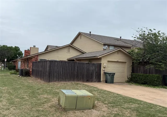 2nd image of 1113 Sequoyah St #F, Edmond, OK 73003 | MLS# 1226485