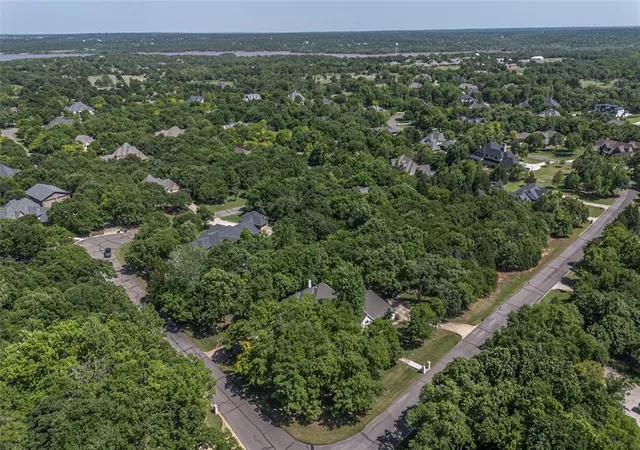 Photo 4 of Single family home for sale at 2500 Perth Dr, Edmond, OK 73013 | MLS# 1226569 | Listing updated on 2026-09-01
