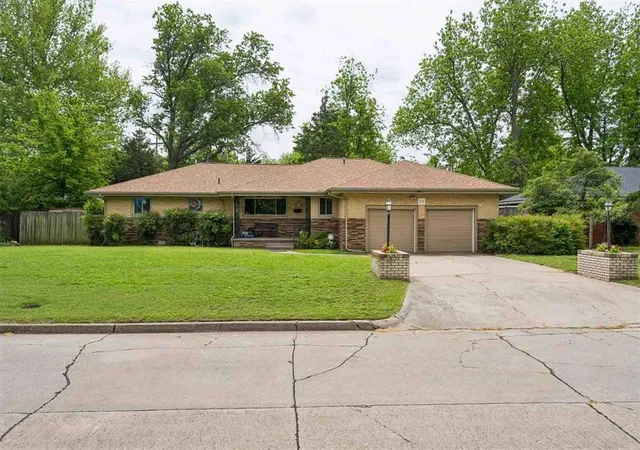 Photo 1 of Single family home for sale at 111 Crestmont Ave, Norman, OK 73069 | MLS# 1226656 | Listing updated on 2026-08-03