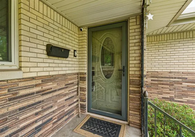 Photo 4 of Single family home for sale at 111 Crestmont Ave, Norman, OK 73069 | MLS# 1226656 | Listing updated on 2026-08-03