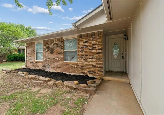 Homes for sale in Yukon, OK | 967 Heritage Mansion, Yukon, OK 73099 | MLS# 1226670