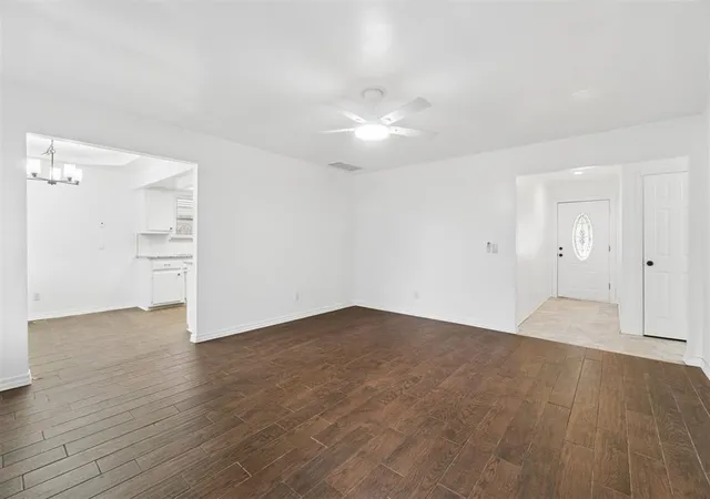 Photo 3 of Sale Pending at 967 Heritage Mansion, Yukon, OK 73099 | MLS# 1226670 | Listing updated on 2026-09-02