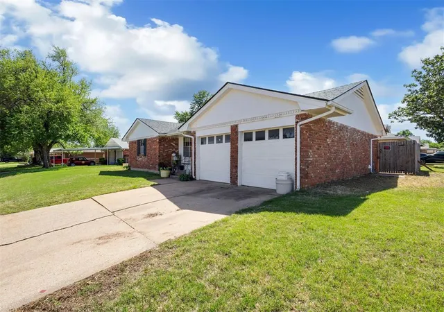 Homes for sale in Del City, OK | 4301 Suntane Rd, Del City, OK 73115 | MLS# 1226671