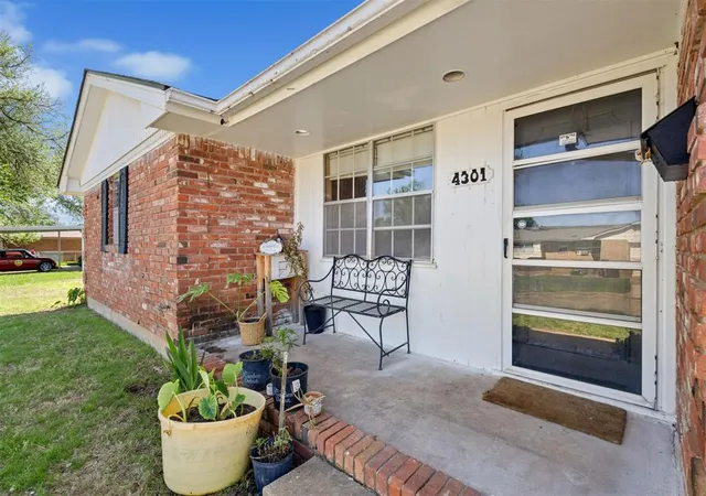 Homes for sale in Del City, OK | 4301 Suntane Rd, Del City, OK 73115 | MLS# 1226671