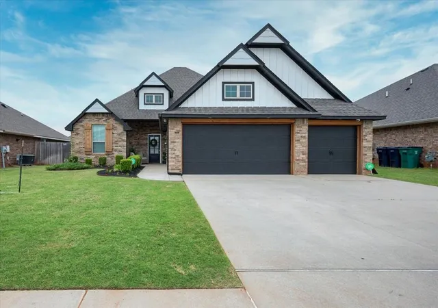 Photo 3 of Single family home for sale at 612 Bison Xing Dr, Yukon, OK 73099 | MLS# 1226712 | Listing updated on 2026-06-10