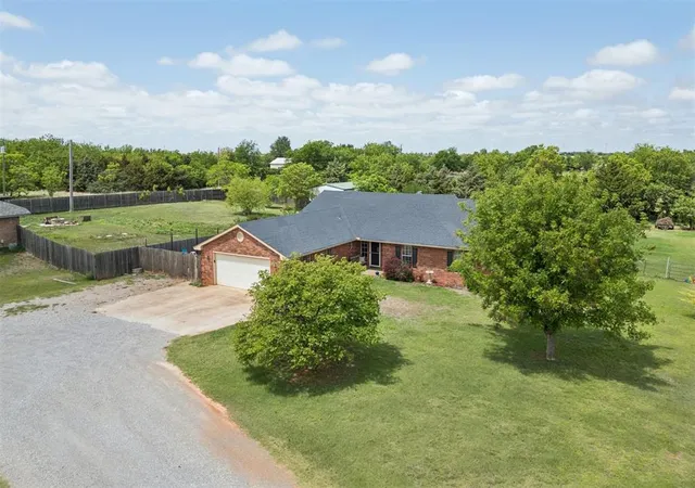 Homes for sale in Piedmont, OK | 881 Moffat Road Nw, Piedmont, OK 73078 | MLS# 1226752