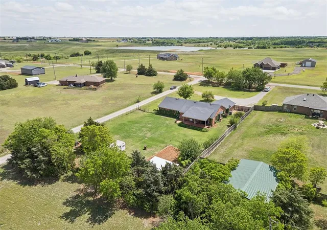 Homes for sale in Piedmont, OK | 881 Moffat Road Nw, Piedmont, OK 73078 | MLS# 1226752