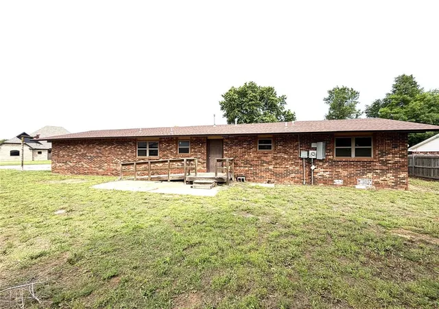 Homes for sale in Anadarko, OK | 1319 Manchester Dr, Anadarko, OK 73005 | MLS# 1226760
