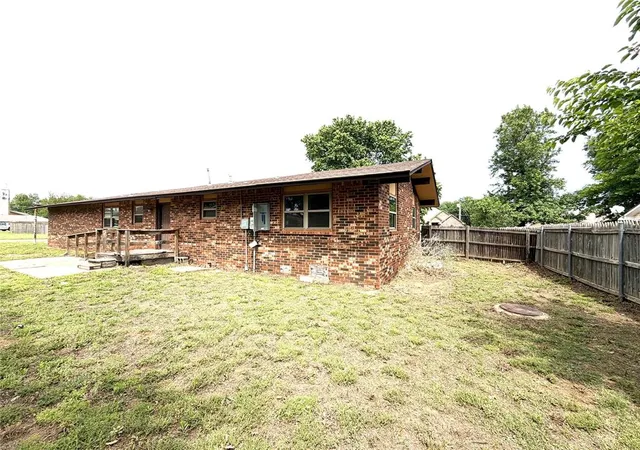 Homes for sale in Anadarko, OK | 1319 Manchester Dr, Anadarko, OK 73005 | MLS# 1226760