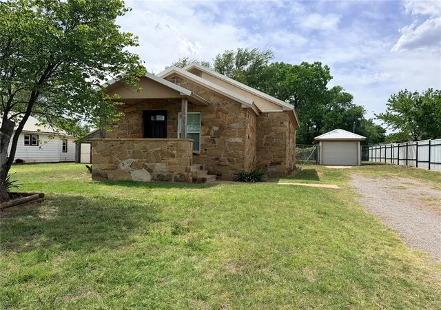 Homes for sale in Elk City, OK | 711 S Randall Ave, Elk City, OK 73644 | MLS# 1226767