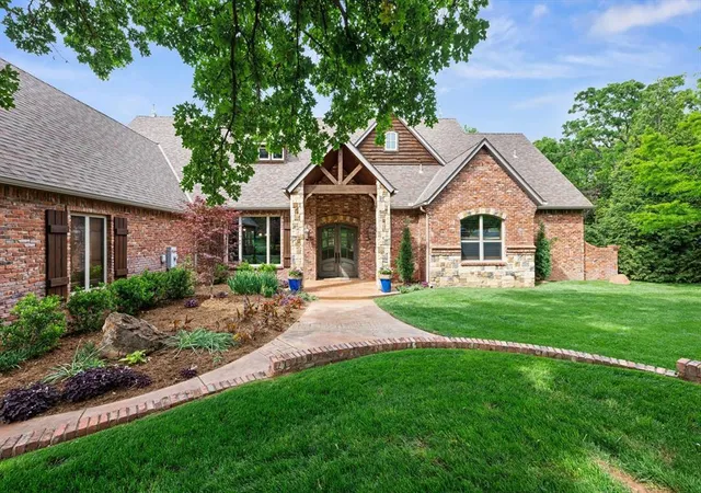 Homes for sale in Jones, OK | 2545 Crestwood Dr, Jones, OK 73049 | MLS# 1226853