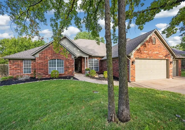 Photo 2 of Single family home for sale at 2617 Ashebriar Ln, Edmond, OK 73034 | MLS# 1226855 | Listing updated on 2026-10-15