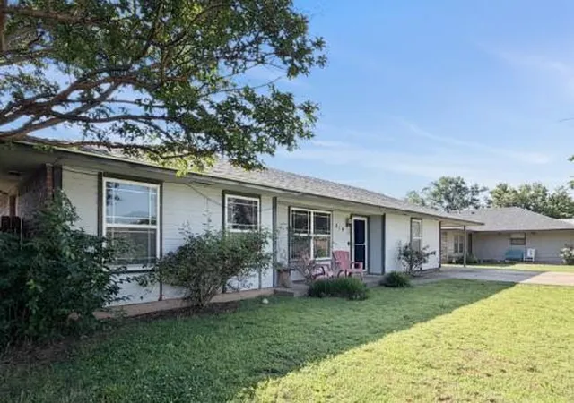 2nd image of 614 Se 7th St, Lexington, OK 73051 | MLS# 1226861