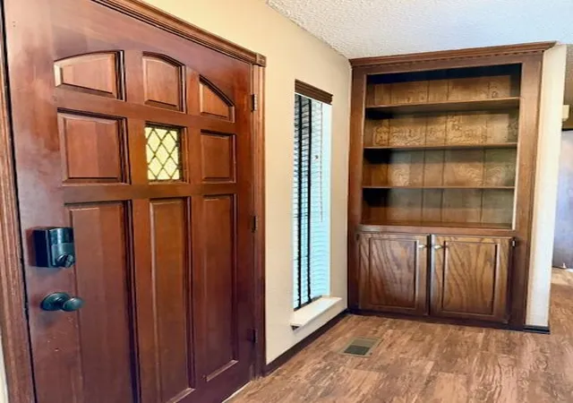 Photo 5 of Single family home for sale at 309 Kings Cyn Dr, Yukon, OK 73099 | MLS# 1226870 | Listing updated on 2026-09-06