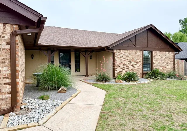 Photo 2 of Single family home for sale at 309 Kings Cyn Dr, Yukon, OK 73099 | MLS# 1226870 | Listing updated on 2026-09-23