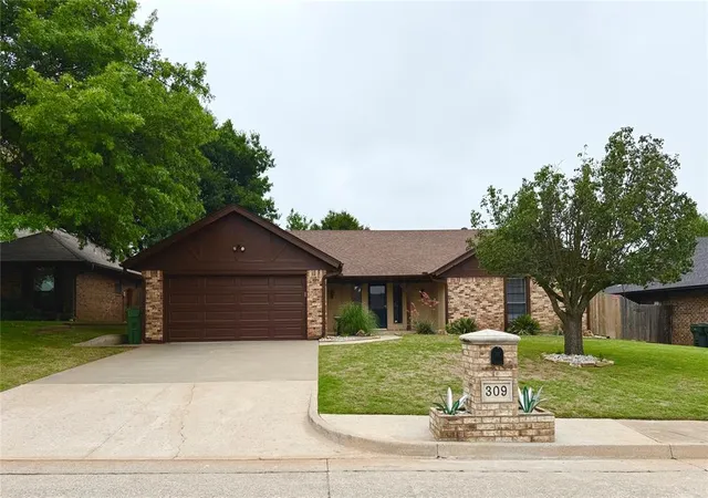Photo 3 of Single family home for sale at 309 Kings Cyn Dr, Yukon, OK 73099 | MLS# 1226870 | Listing updated on 2026-09-06