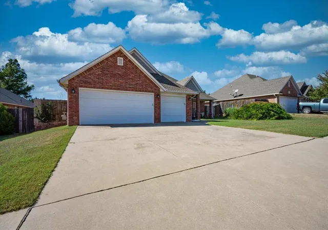 3rd image of 3833 Dove Ave, Harrah, OK 73045 | MLS# 1226879