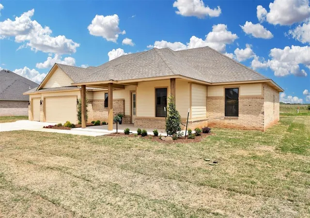 Photo 2 of Single family home for sale at 1026 Maverick Pass, Piedmont, OK 73078 | MLS# 1226912 | Listing updated on 2026-09-13