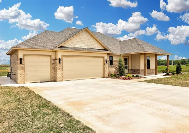 Photo 3 of Single family home for sale at 1026 Maverick Pass, Piedmont, OK 73078 | MLS# 1226912 | Listing updated on 2026-09-13