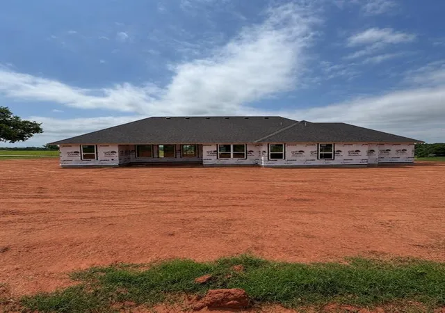 Photo 4 of Single family home for sale at 2436 Wolf Crk Bnd, Blanchard, OK 73010 | MLS# 1226949 | Listing updated on 2026-09-29