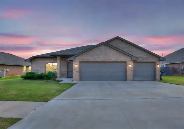2nd image of 15612 Vermillion Dr, Edmond, OK 73013 | MLS# 1226956