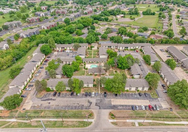 image of 1725 E Lindsey St, Norman, OK 73071