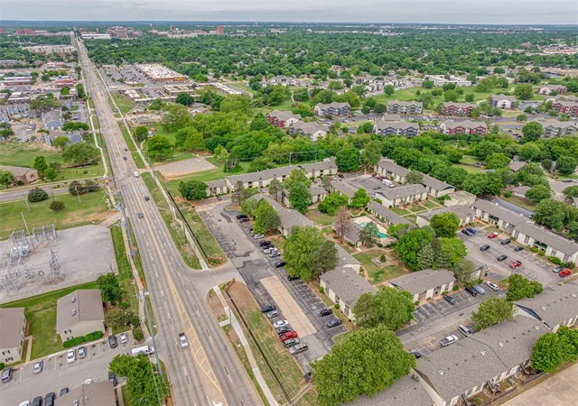 image of 1725 E Lindsey St, Norman, OK 73071