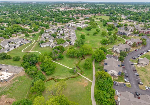 image of 1725 E Lindsey St, Norman, OK 73071
