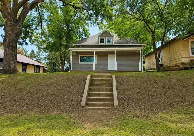 1st image of 907 W Minnesota Ave, Chickasha, OK 73018 | MLS# 1226978